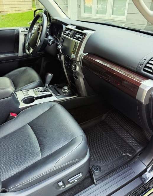 Front seats and center console of a Toyota 4Runner